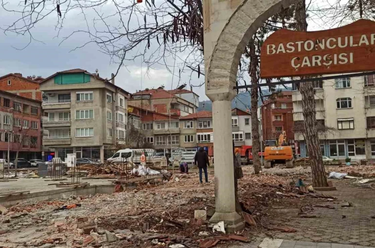 Bastoncular Çarşısı eski terminal alanına taşındı 