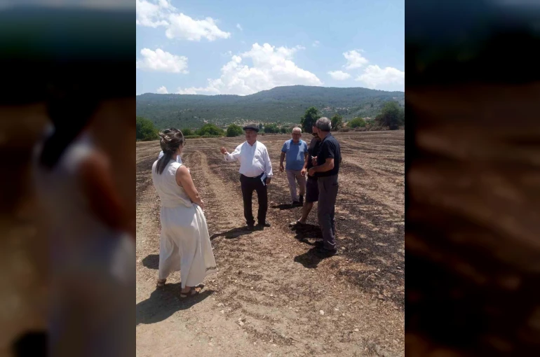 Baştuğ Yelişyurt’ta 14 ton saman balyası yanan üreticiyi ziyaret etti