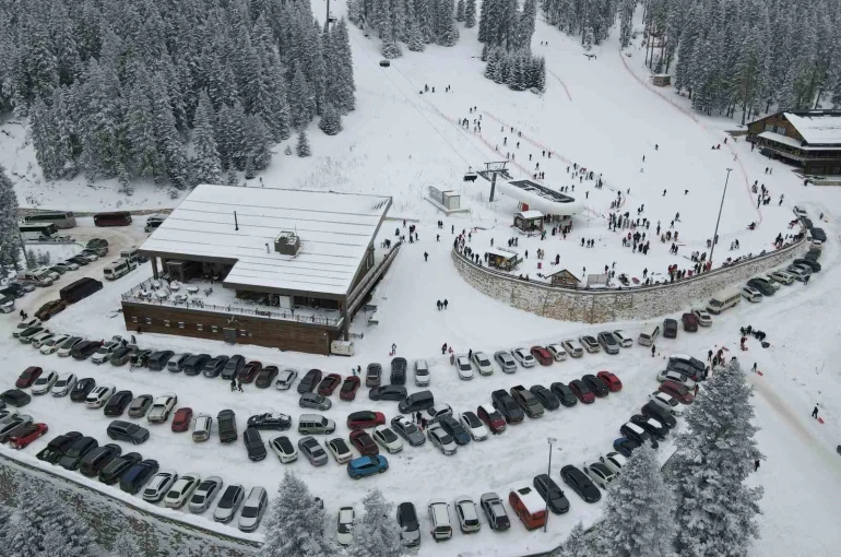 Batı Karadeniz’in en uzun pistine sahip Ilgaz Dağı, bayram tatilinde kayak severleri ağırlayacak 