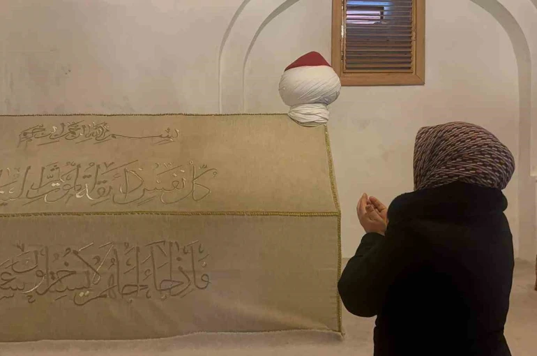 Batı Karadeniz’in fatihi Emir Karatekin Bey’in kabrini her yıl binlerce kişi ziyaret ediyor 