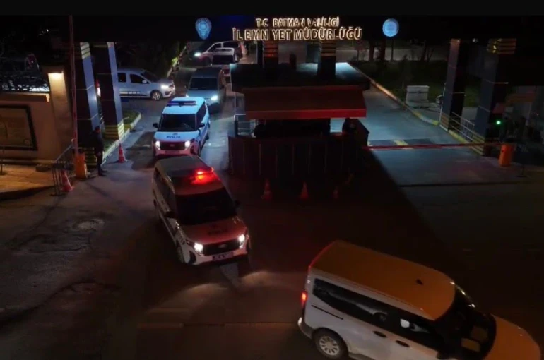 Batman merkezli 10 ilde dev operasyon: 15 milyarlık yasa dışı bahis ağı çökertildi 