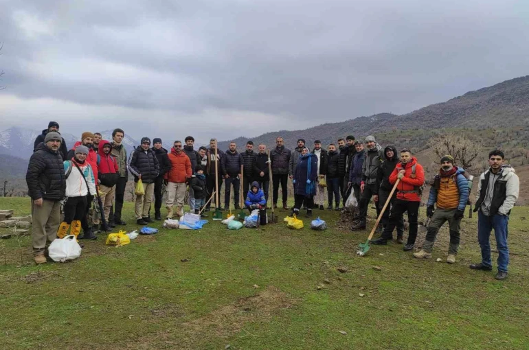 Batman’da 3 bin meşe palamudu toprakla buluşturuldu