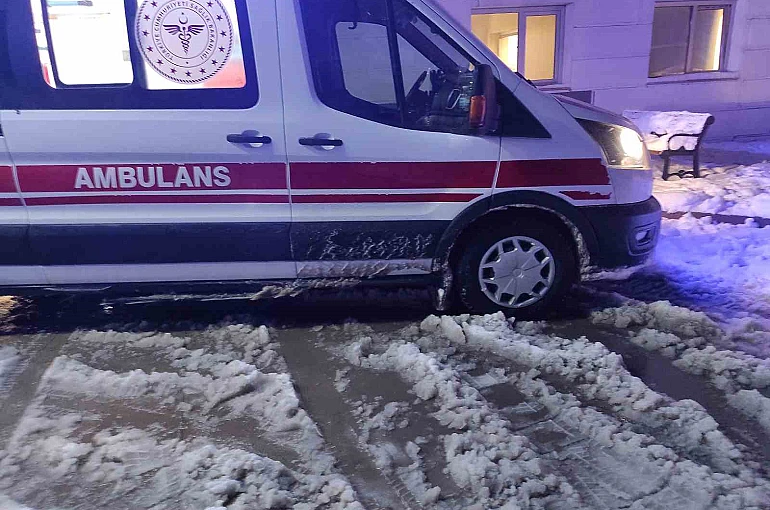 Batman’da 42 yaşındaki hasta, paletli ambulansla hastaneye ulaştırıldı 
