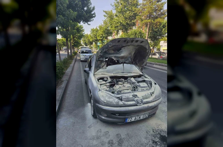 Batman’da araç yangını vatandaşların müdahalesiyle söndürüldü