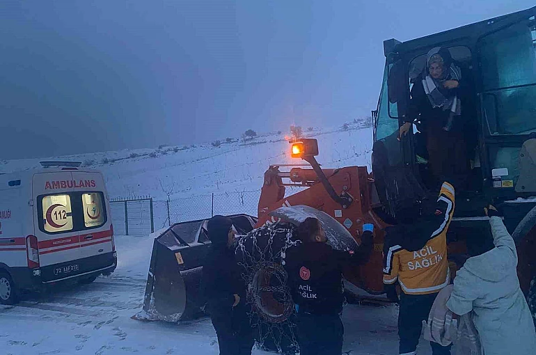 Batman’da hamile kadın kepçeyle kurtarıldı 