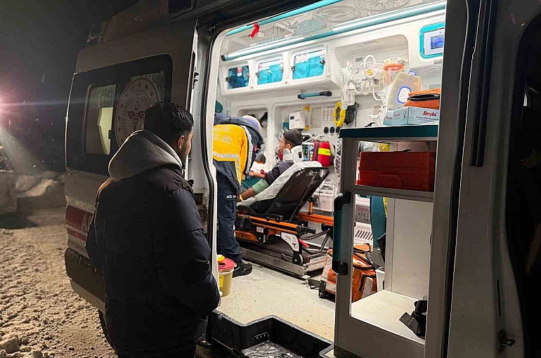 Batman’da mahsur kalan hasta için ekipler yolu açtı 