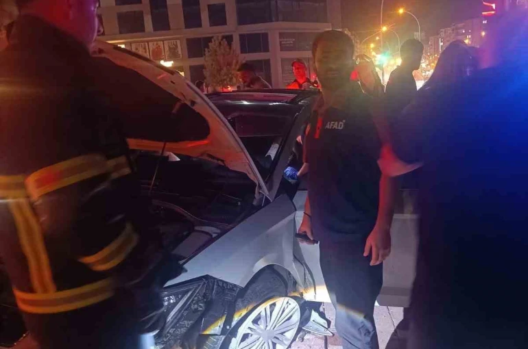 Batman’da otomobil takla attı: 2 yaralı