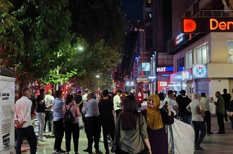 Batman’da plazada çıkan yangın korkuttu 