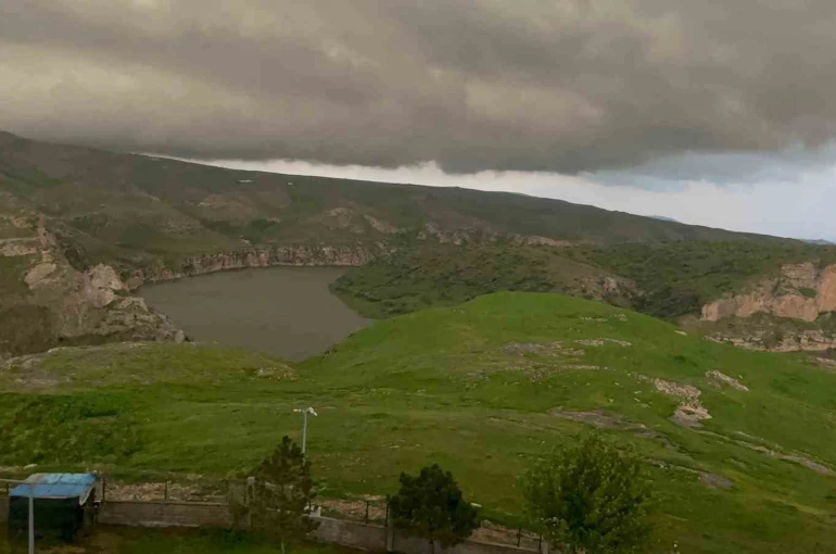 Batman’da sağanak sele neden odu, AVM girişinde tavan çöktü 