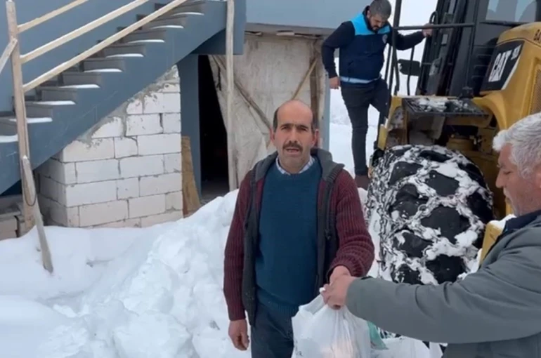 Battalgazi Belediyesi ekipleri 21 kilometre yolu açarak hastaya ilaçlarını yetiştirdi 