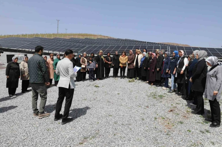 Battalgazi Belediyesi proje ve yatırımları AK Parti Yeşilyurt Kadın Kolları’na tanıtıldı 