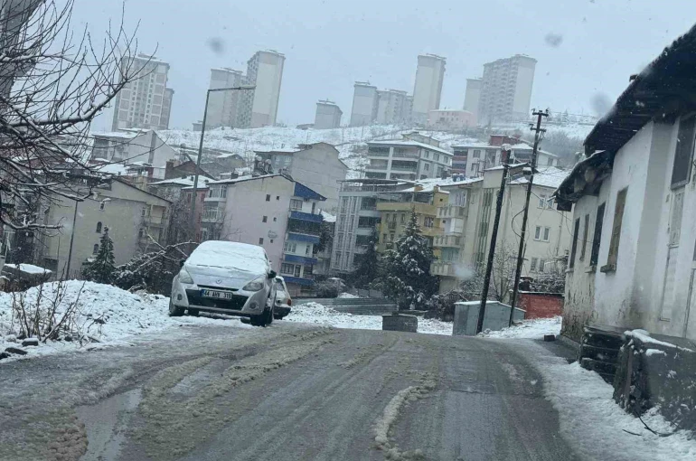 Battalgazi’de kar yağışı sonrası ekipler sahada 