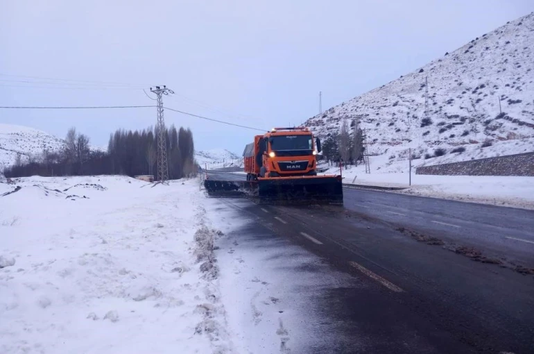Bayburt-Araklı yolu ile Salmankaş güzergâhında çığ tehlikesi devam ediyor