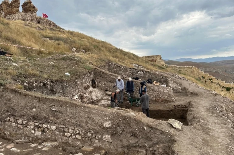 Bayburt Kalesi’nde arkeolojik kazılar sürüyor: Tarih İlk Tunç Çağı’na uzanıyor 