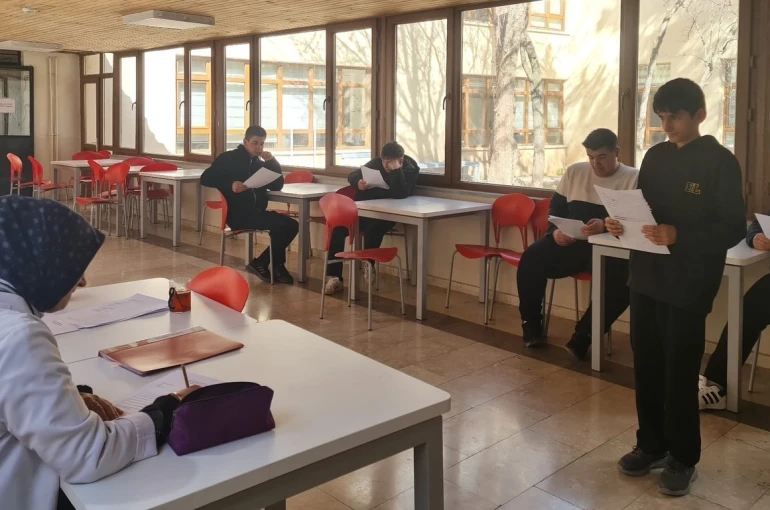 Bayburt Lisesinde hatiplik yarışması düzenlendi 