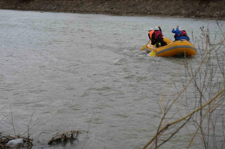 Bayburt Üniversiteler Arası Rafting Şampiyonası nehir inişi yarışıyla tamamlandı 