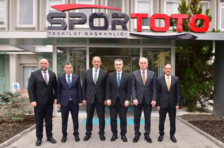 Bayburt’a futbol sahaları ile tenis kortu yapılacak 