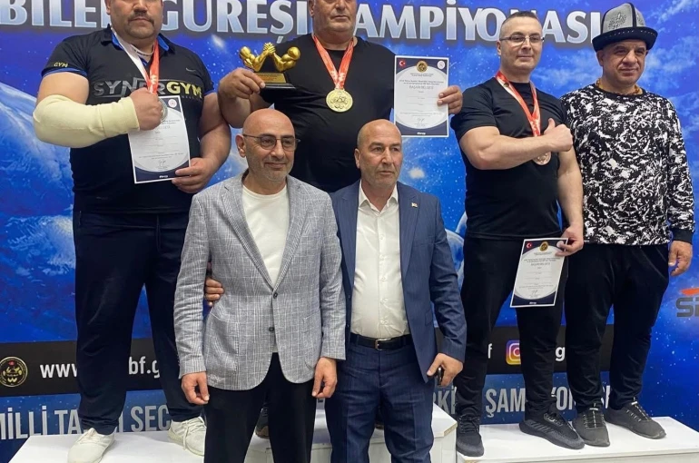 Bayburtlu sporcular Yalova’dan 2 şampiyonlukla döndü