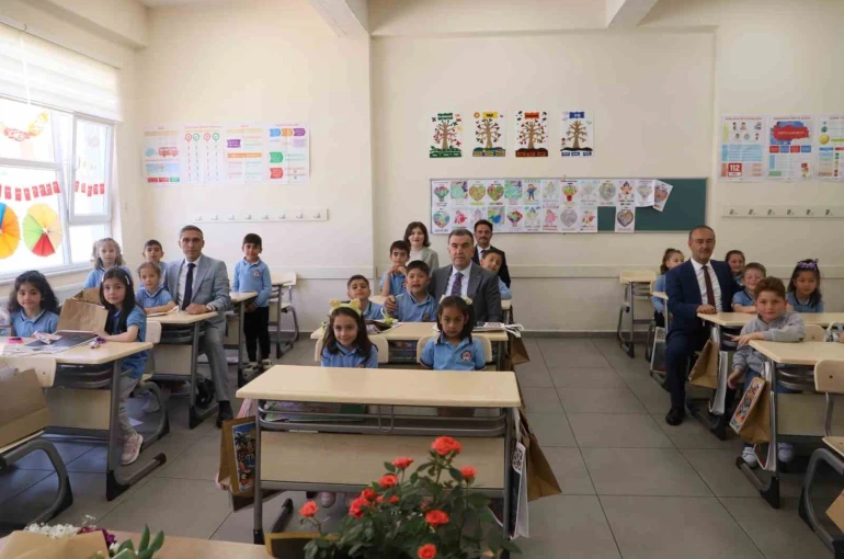 Bayburt’ta 14 bin 537 öğrenci karne heyecanı yaşadı 