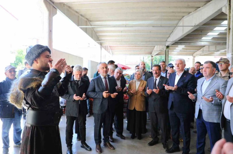 Bayburt’ta Ahilik Haftası kutlamaları kapsamında pazar yeri dualarla açıldı 