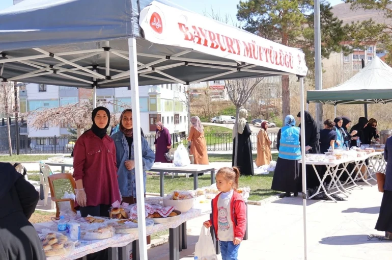 Bayburt’ta evlilik hazırlığındaki gençlere destek için hayır çarşıları açıldı 
