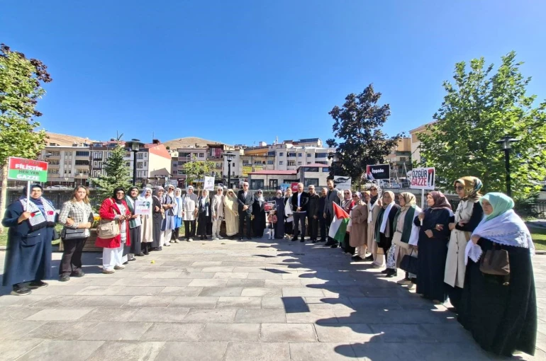 Bayburt’ta ‘Gazze için Sessiz Çığlık’ etkinliğiyle İsrail protesto edildi 