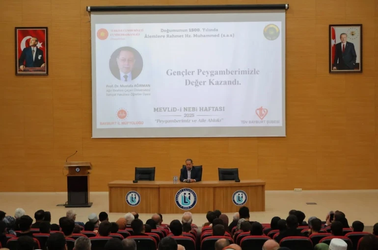 Bayburt’ta ’Gençler Peygamberimizle Değer Kazandı’ konulu konferans düzenledi 