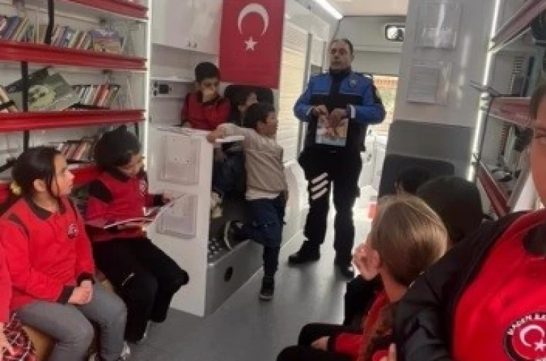 Bayburt’ta ‘Gezici Kütüphane’ köy köy geziyor 