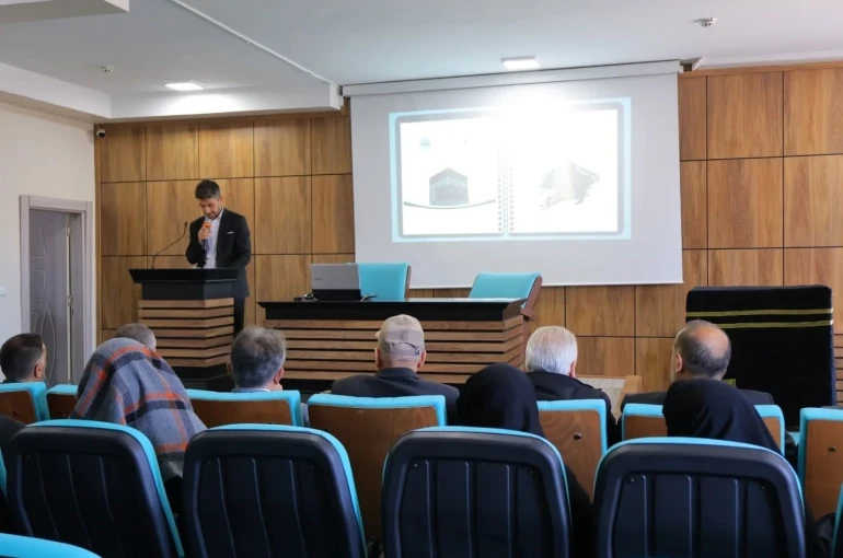 Bayburt’ta hacı adayları seminerde bilgilendirildi 