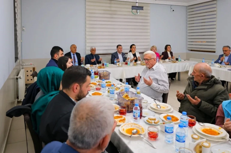 Bayburt’ta huzurevi sakinleriyle gönül sofrası kuruldu 