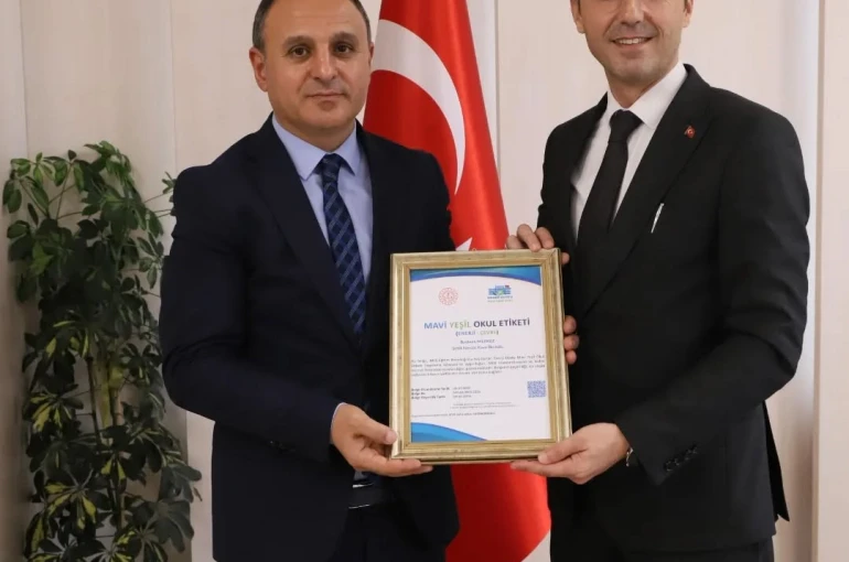 Bayburt’ta iki okula ‘Mavi Yeşil Okul’ etiketi verildi