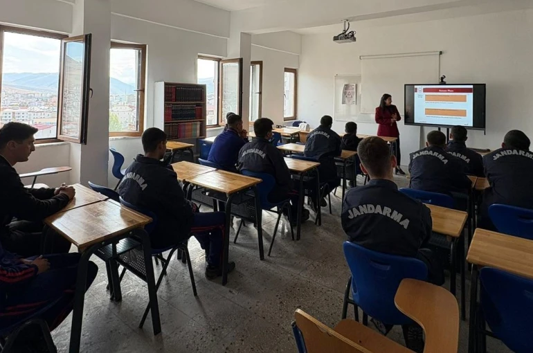 Bayburt’ta ‘Kadına Yönelik Şiddetle Mücadele’ seminerleri devam ediyor