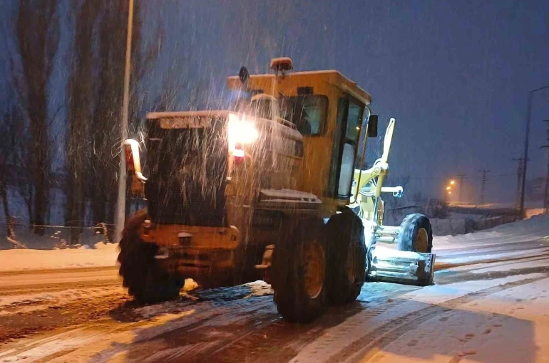 Bayburt’ta karla mücadele çalışmaları sürüyor