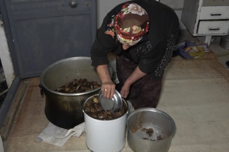 Bayburt’ta kışlık kavurma geleneği devam ediyor 