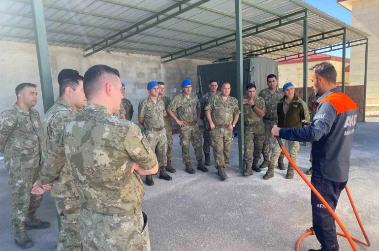 Bayburt’ta komandolara ‘Enkazda Arama ve Kurtarma’ eğitimi verilmeye başlandı 