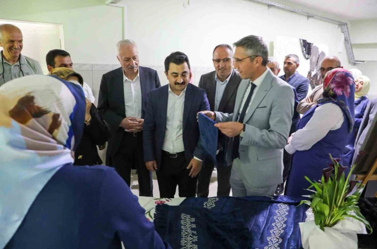 Bayburt’ta kursiyerlerin el emeği ürünleri sergilendi 