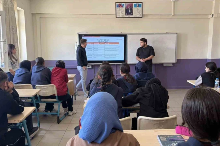 Bayburt’ta lise öğrencilerine yapay zekâ ve dijital yetkinlik eğitimi verildi 