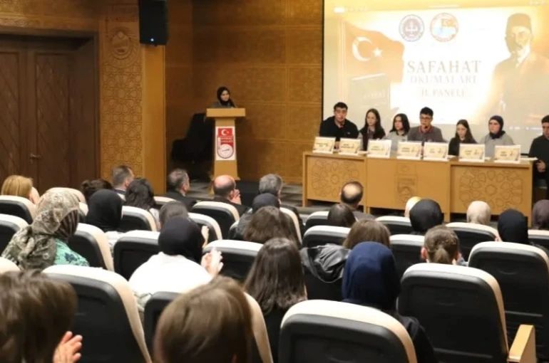 Bayburt’ta öğrenciler Safahat’ı yorumladı 