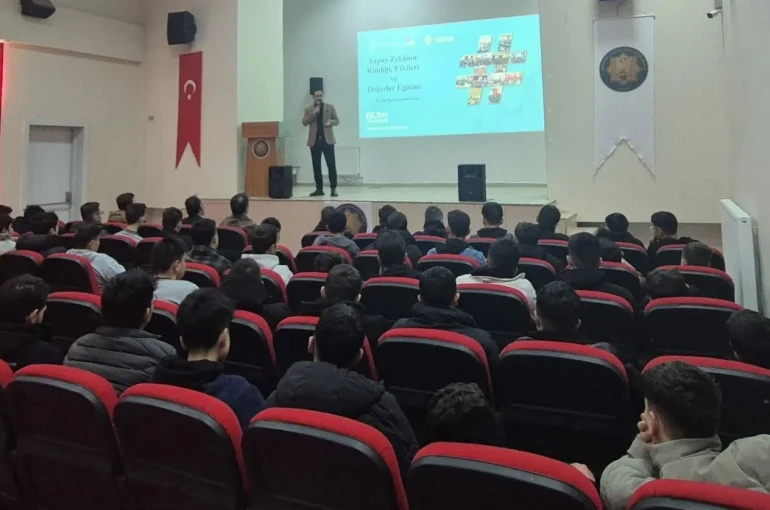 Bayburt’ta öğrencilere yapay zekâ eğitimi verildi 
