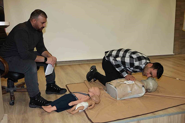 Bayburt’ta polis adaylarına ilk yardım eğitimi verildi 