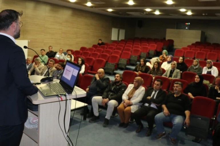 Bayburt’ta sağlık çalışanlarına ’Sağlık Tesisleri Değerlendirme Standartları Eğitimi’ verildi 