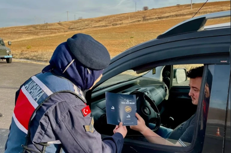 Bayburt’ta sürücüler kadına yönelik şiddetle mücadele konusunda bilgilendirildi 