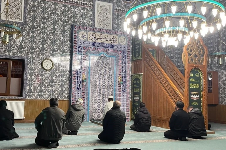 Bayburt’ta üniversite öğrencileri camilerde imamlık ve müezzinlik yaptı 