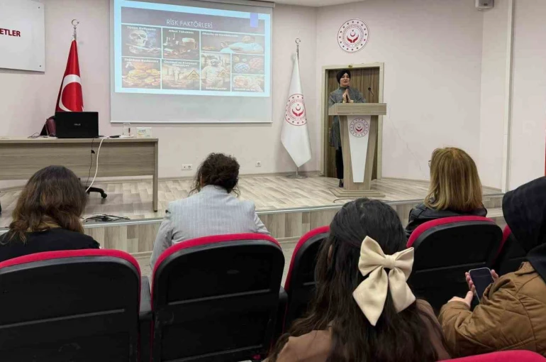 Bayburt’ta vatandaşlara kanser tarama programları anlatıldı 