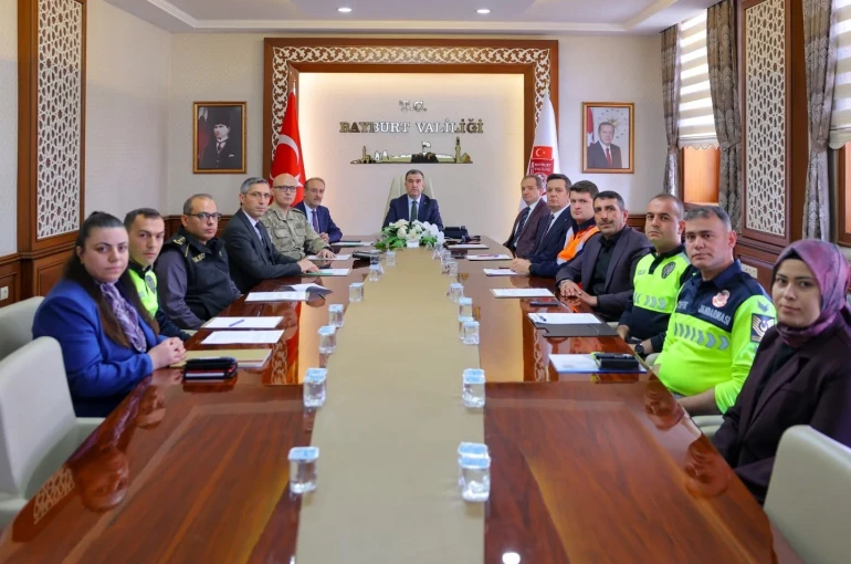 Bayburt’un ulaşım sorunları ve trafik tedbirleri toplantıda görüşüldü 