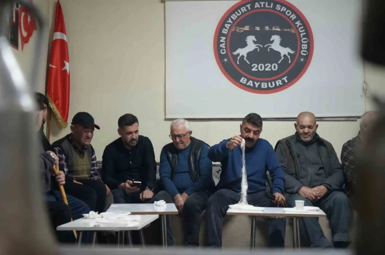 Bayburt’un yöresel lezzeti tel helvası gençleri ve yaşlıları aynı sofrada buluşturdu 