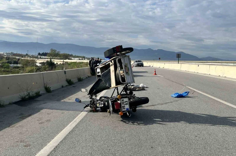 Bayındır’da otomobille çarpışan motosikletli yaralandı 