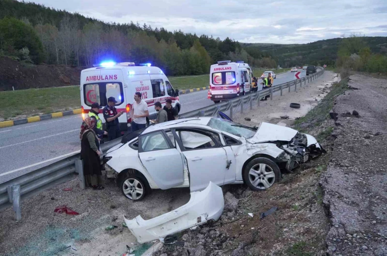 Bayram tatili yolunda kaza: Takla atan otomobildeki 4 kişi yaralandı