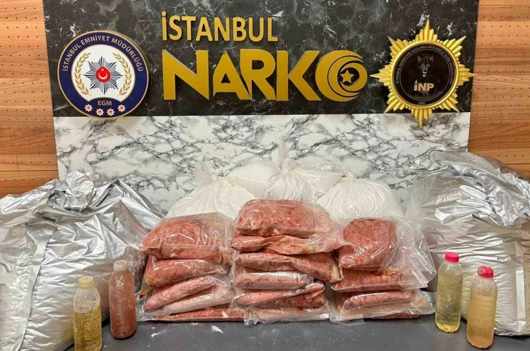 Bayrampaşa’da uyuşturucu imalathanesine baskın: 107 kilogram kimyasal madde ele geçirildi 