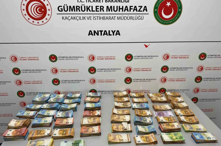 Bebek bezleri içerisine gizlenmiş 20 milyon liradan fazla nakit para ele geçirildi 
